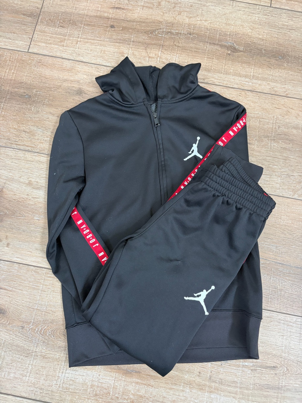 Jordan Boys Black Red Logo Tape Tracksuit Set M 10-12